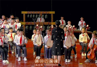 古編鐘走進(jìn)小學(xué)民樂隊演奏表演